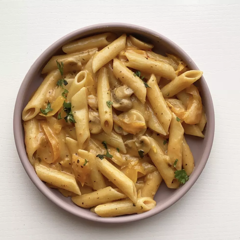 Vegan Cheesy Pasta with Peppers and Mushrooms