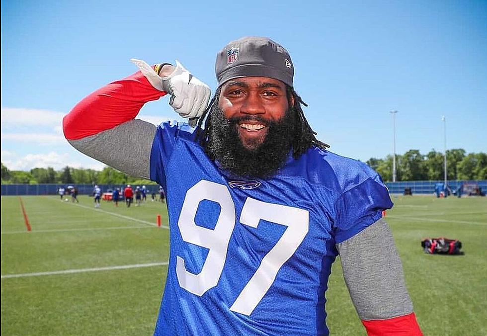 NFL Star Serves Plant-Based Lunch to His Football Camp