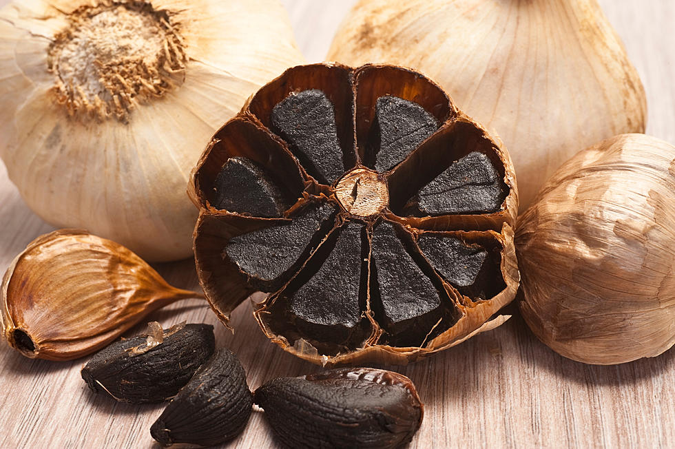 The 5 Health Benefits of Black Garlic and How to Make it at Home