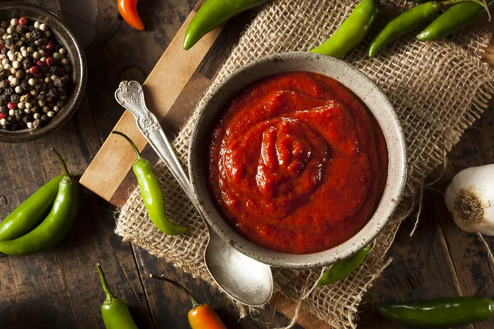 There&#8217;s A National Sriracha Shortage. Here&#8217;s How to Make Hot Sauce at Home