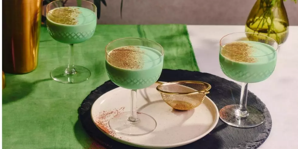 Your Guide to Festive Vegan Cocktails &#038; 7 Recipes to Make This Weekend!