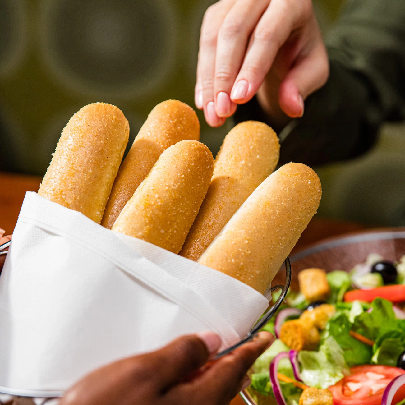 How to Eat Vegan at Olive Garden: the Ultimate Guide