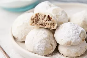 6 Ingredient Vegan Snowball Cookies