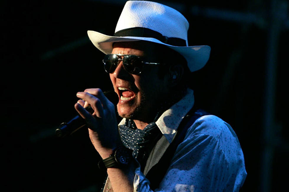 Stone Temple Pilots’ Scott Weiland Takes Us to His ‘Winter Wonderland’ in New Holiday Video
