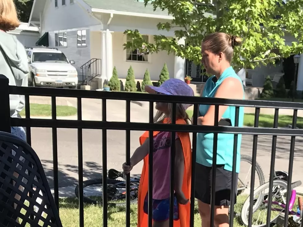 Wyoming Superhero Stops For Donuts (PHOTOS)