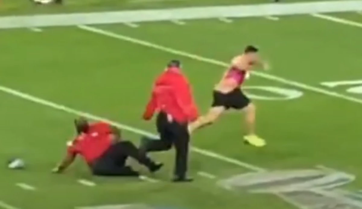 LISTEN Super Bowl Streaker Gets HYSTERICAL PlayByPlay