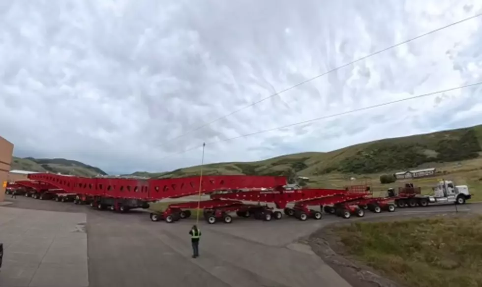 One Of The Worlds Largest Trailers Navigates Laramie, Wyoming