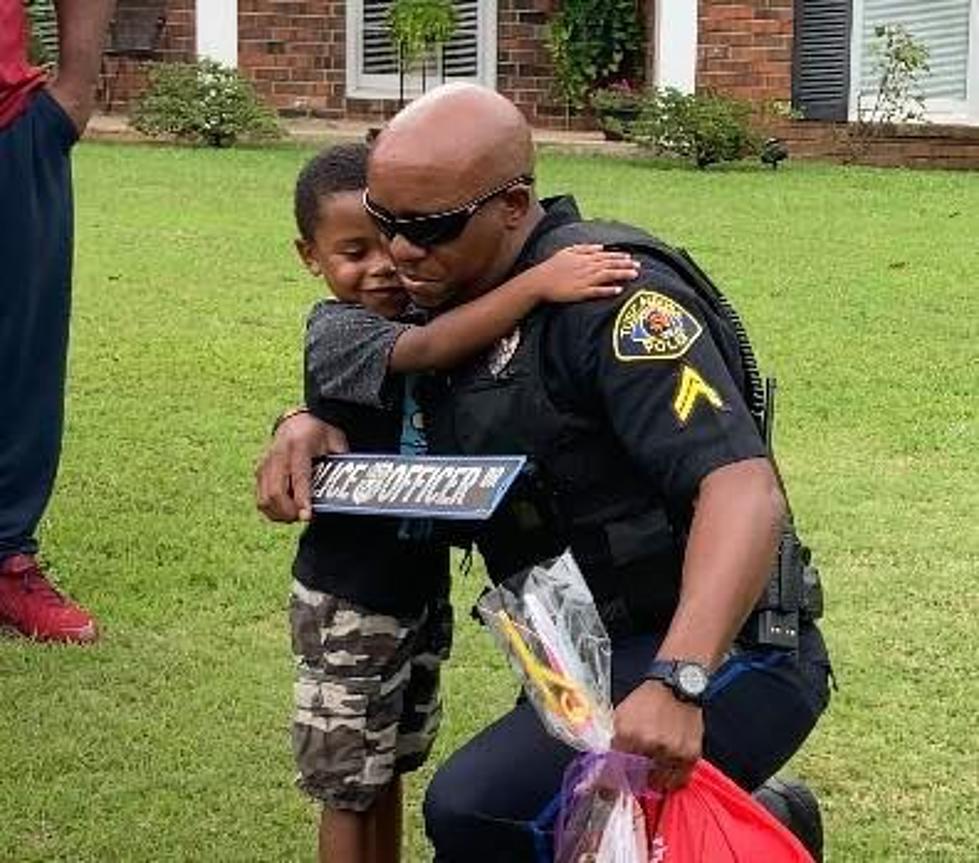 Tuscaloosa Police Gave A Surprise Parade For Local Child