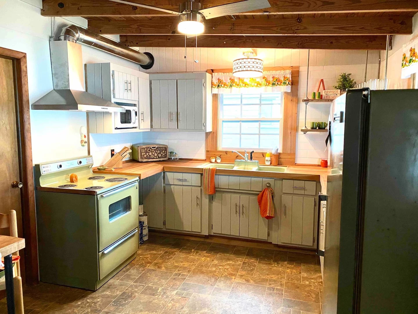 Check Out This Cool 70s Themed Airbnb In Alabama