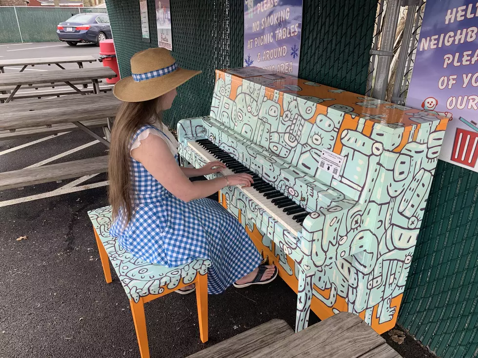 Kiera plays Beethoven's "Fur Elise" to the Saturday crowd at Snowman