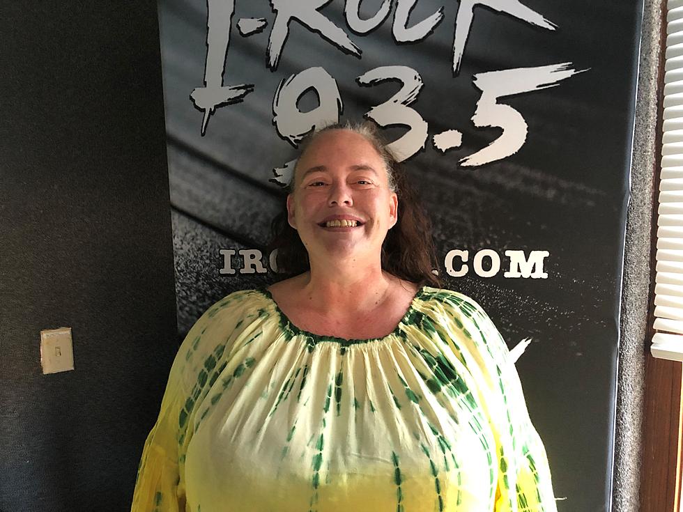 I-Host Mindy Made The Long Drive to the Rock &#038; Roll Mansion to Rock Your Friday