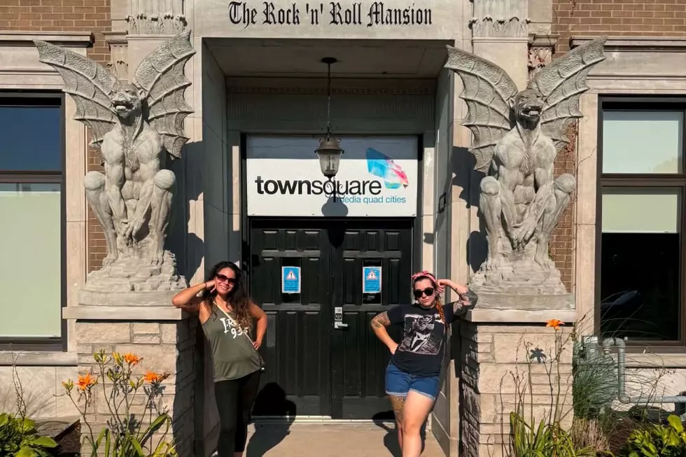 Concert Best Friends and I-Hosts Victoria and Megan Are Here To Heat Up Your Friday Night