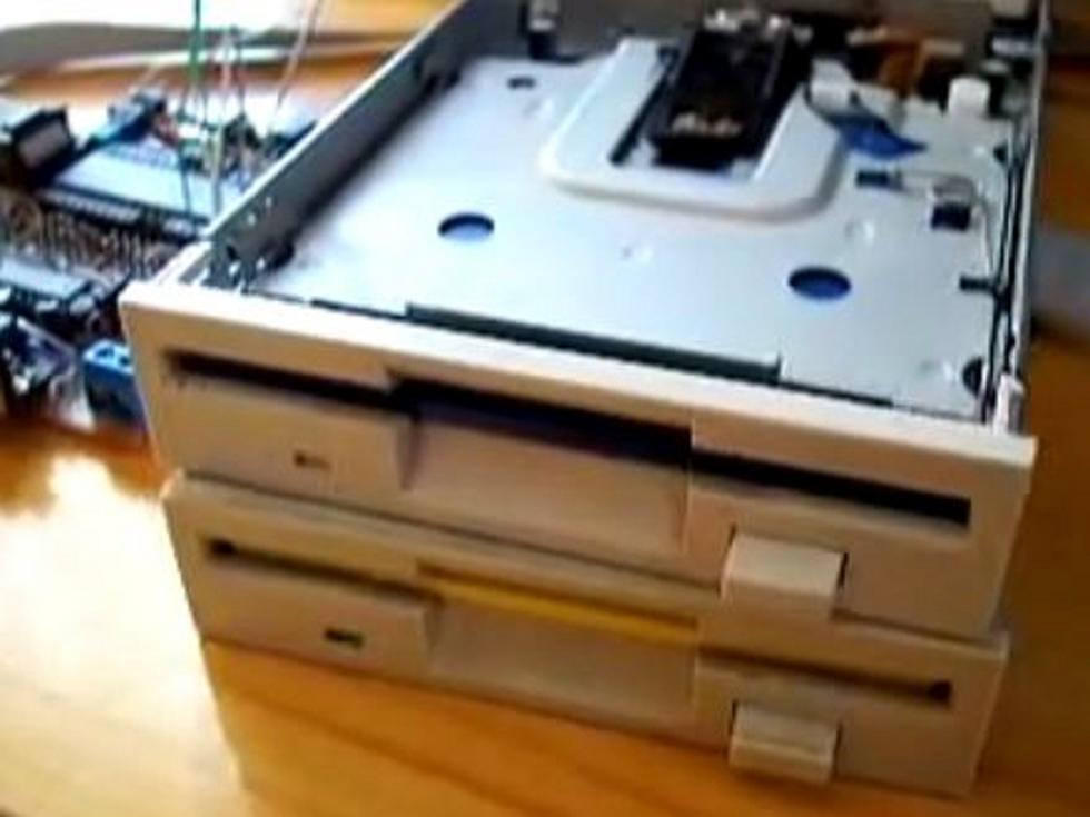 Floppy Disc Drives Perform Dramatic ‘Star Wars’ Theme [VIDEO]