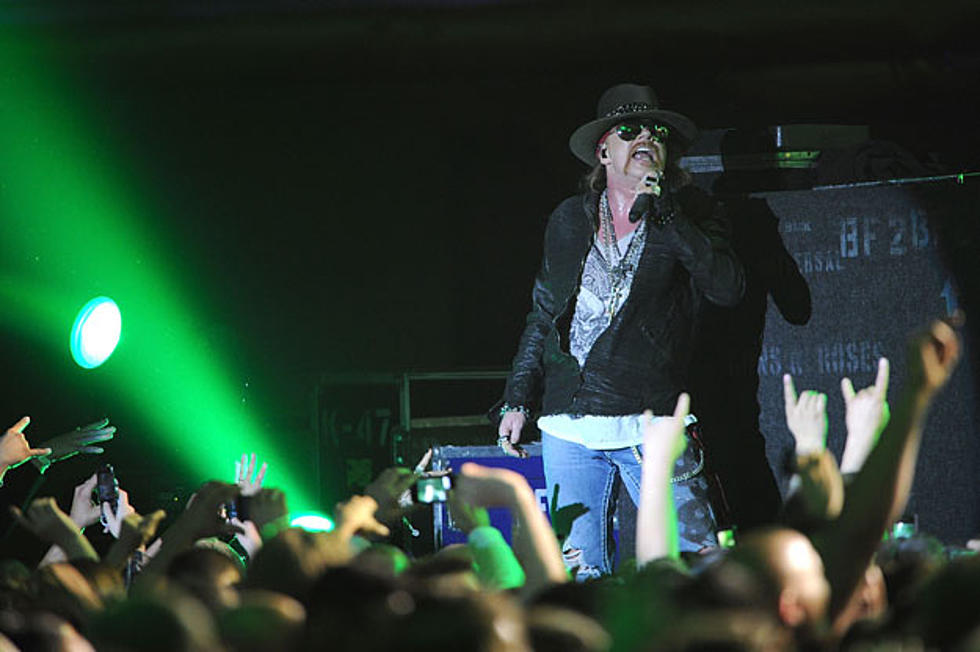 Guns N’ Roses Deny Hiring Models to Fill Front Row