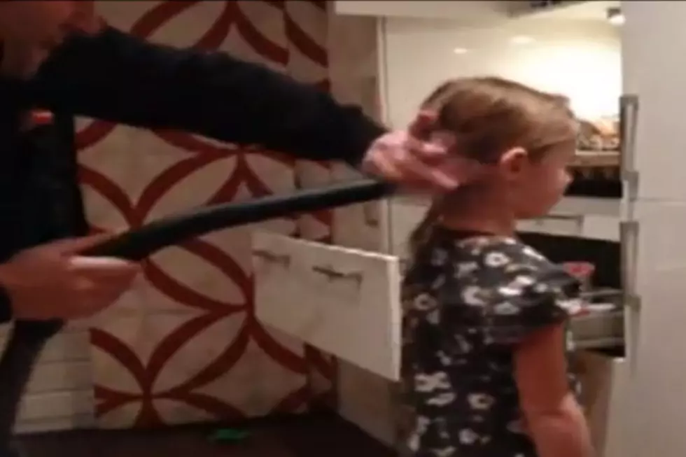 Creative Dad Makes Daughter’s Ponytail With A Shop Vac [VIDEO]
