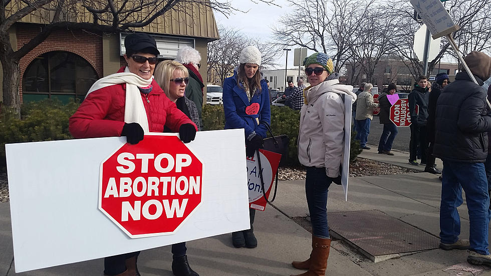 Twin Falls Crowd Gathers at Planned Parenthood for Roe v. Wade Anniversary