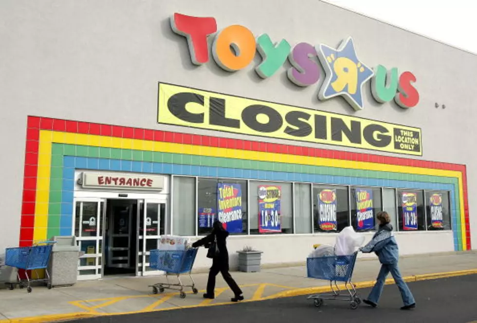 Toys R Us Considering Closing All 800 U.S. Stores