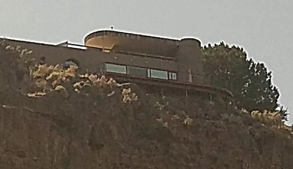 What’s The Story With This Amazing Cliffside Kimberly Property?