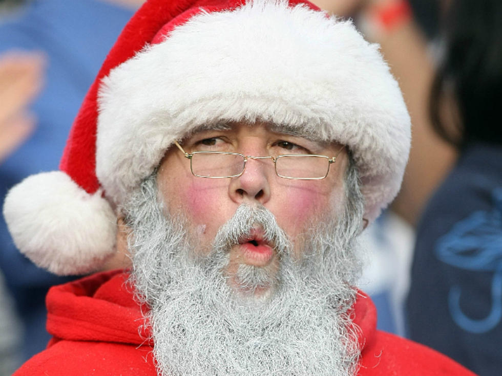 Thousands of Costumed Santas Get Drunk During SantaCon [VIDEO]