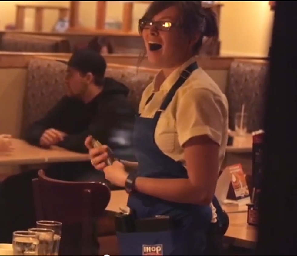Random Acts Of Goodness As Guys Leave $200 Tips [VIDEO]