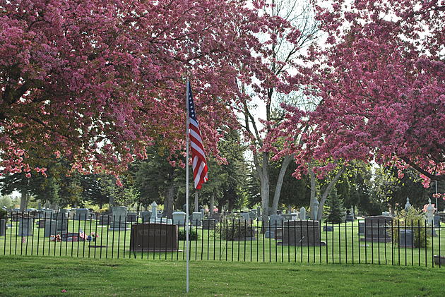 The 10 Most Famous People Buried at Lakeview Cemetery in Cheyenne [Gallery]