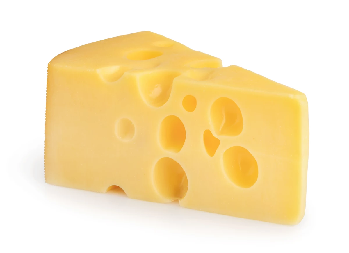 Сыр с дырочками ломтик
