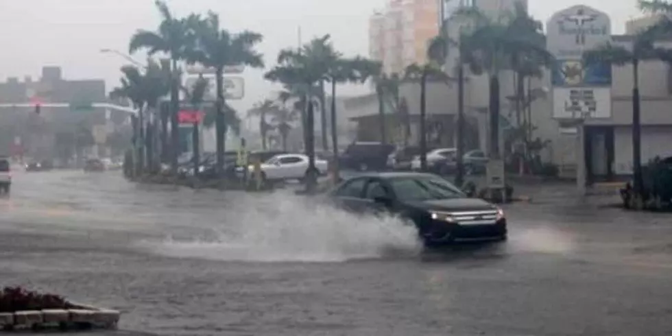 Intensas lluvias golpean una Florida fuertemente atacada por la Covid-19