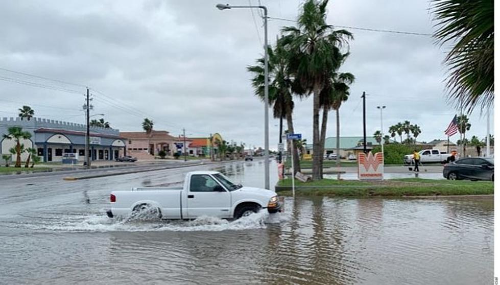 McAllen, Texas.- Marejadas e inundaciones en la Isla del Padre