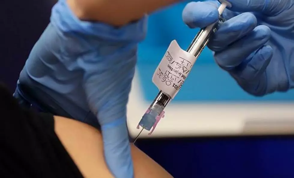 Johnson pide no confiar en la vacuna de Pfizer como una “solución” definitiva