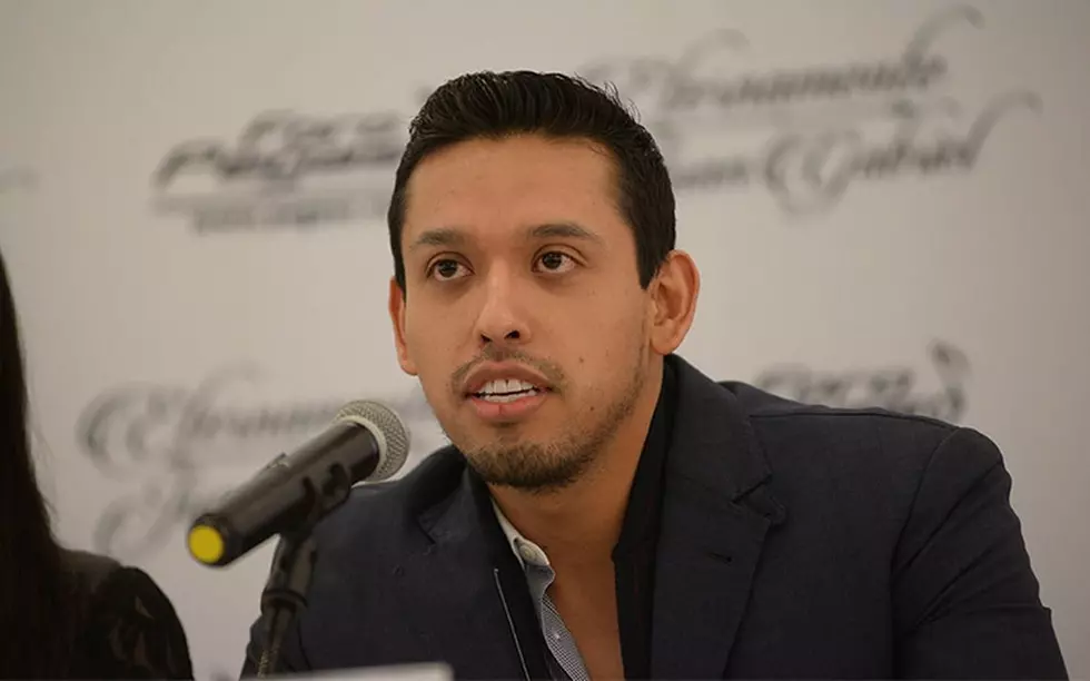 Iván Aguilera, adelanta próximos estrenos de Juan Gabriel
