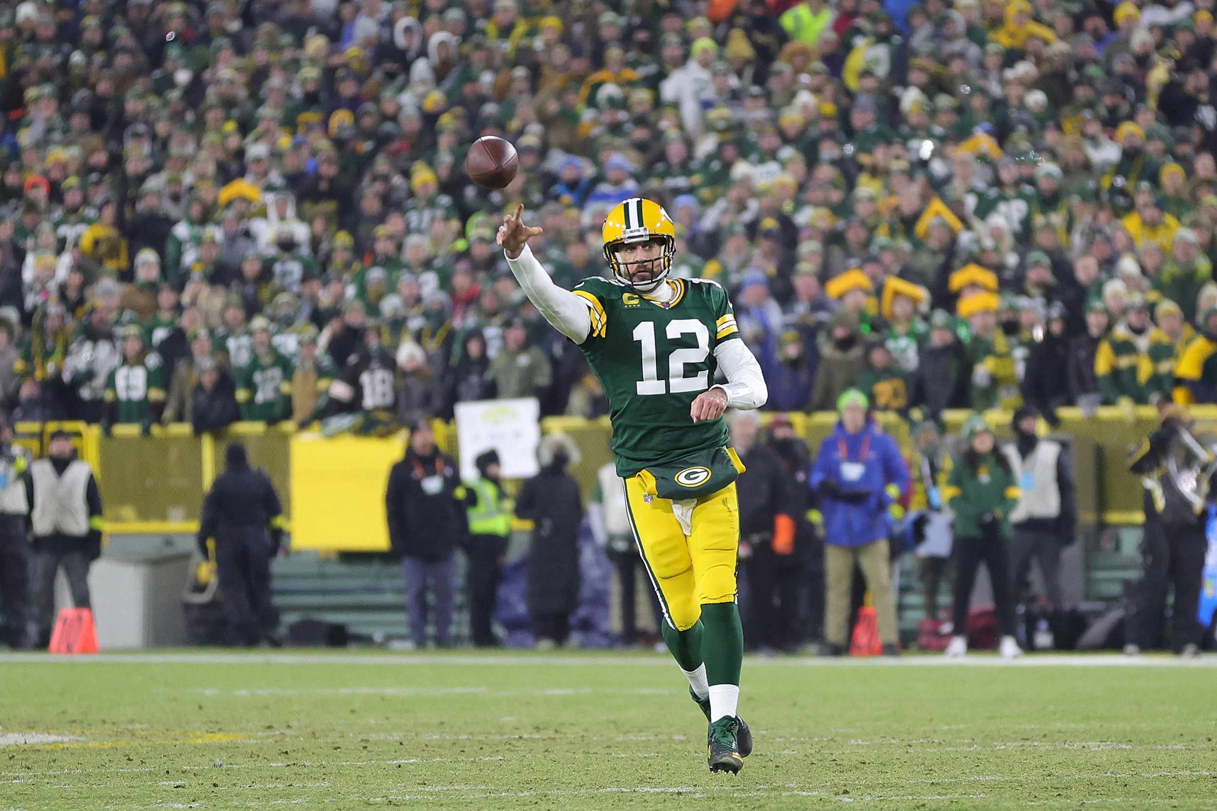 Green Bay Packers put indefinite hold on fans at Lambeau Field