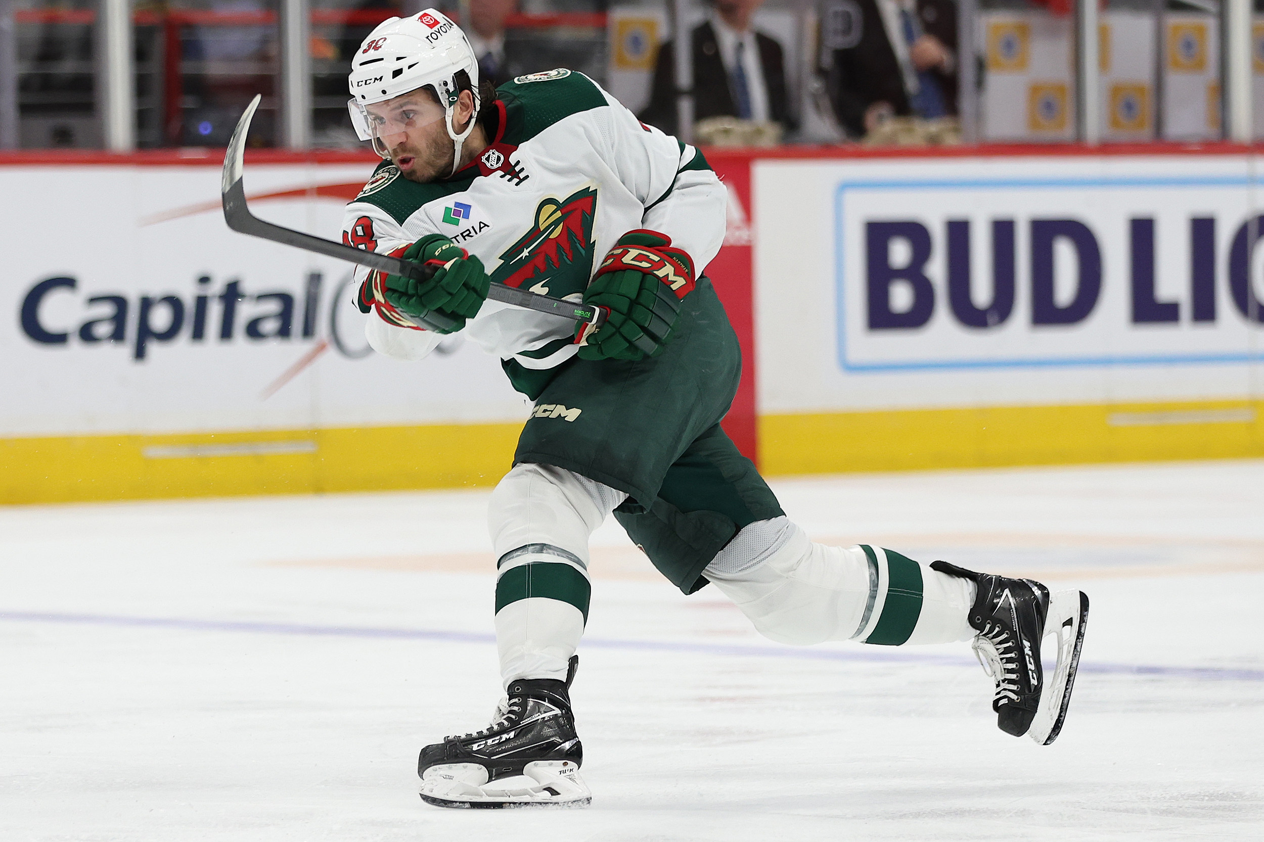 Hartman goal in 2nd OT gives Wild 3-2 win over Stars in G1