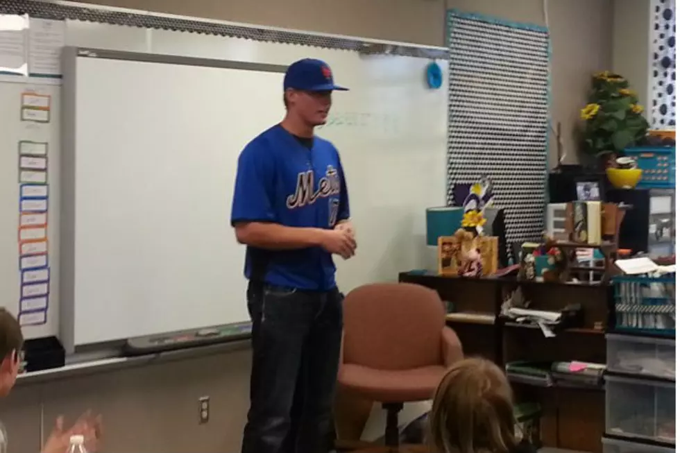Brandon Nimmo Talks to Elementary Students