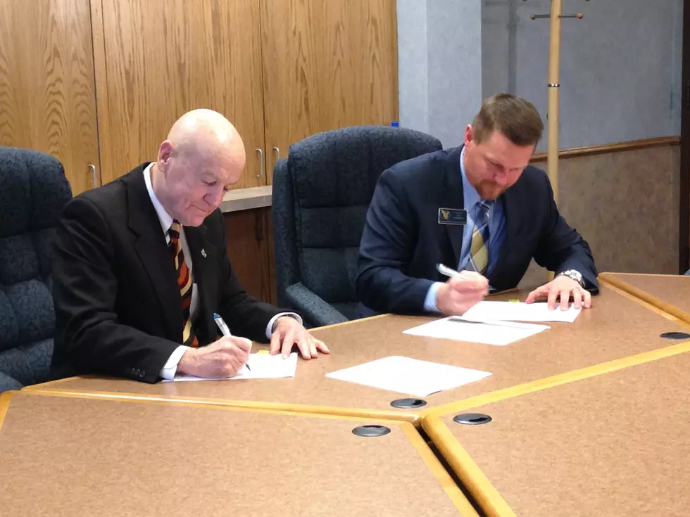UW & LCCC Sign New Agreement