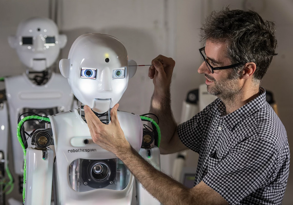 Обычного человека сделают роботом. Робот-гуманоид ROBOTHESPIAN. Робот-актер ROBOTHESPIAN. Искусственный интеллект в быту. Робота на Великобритания.