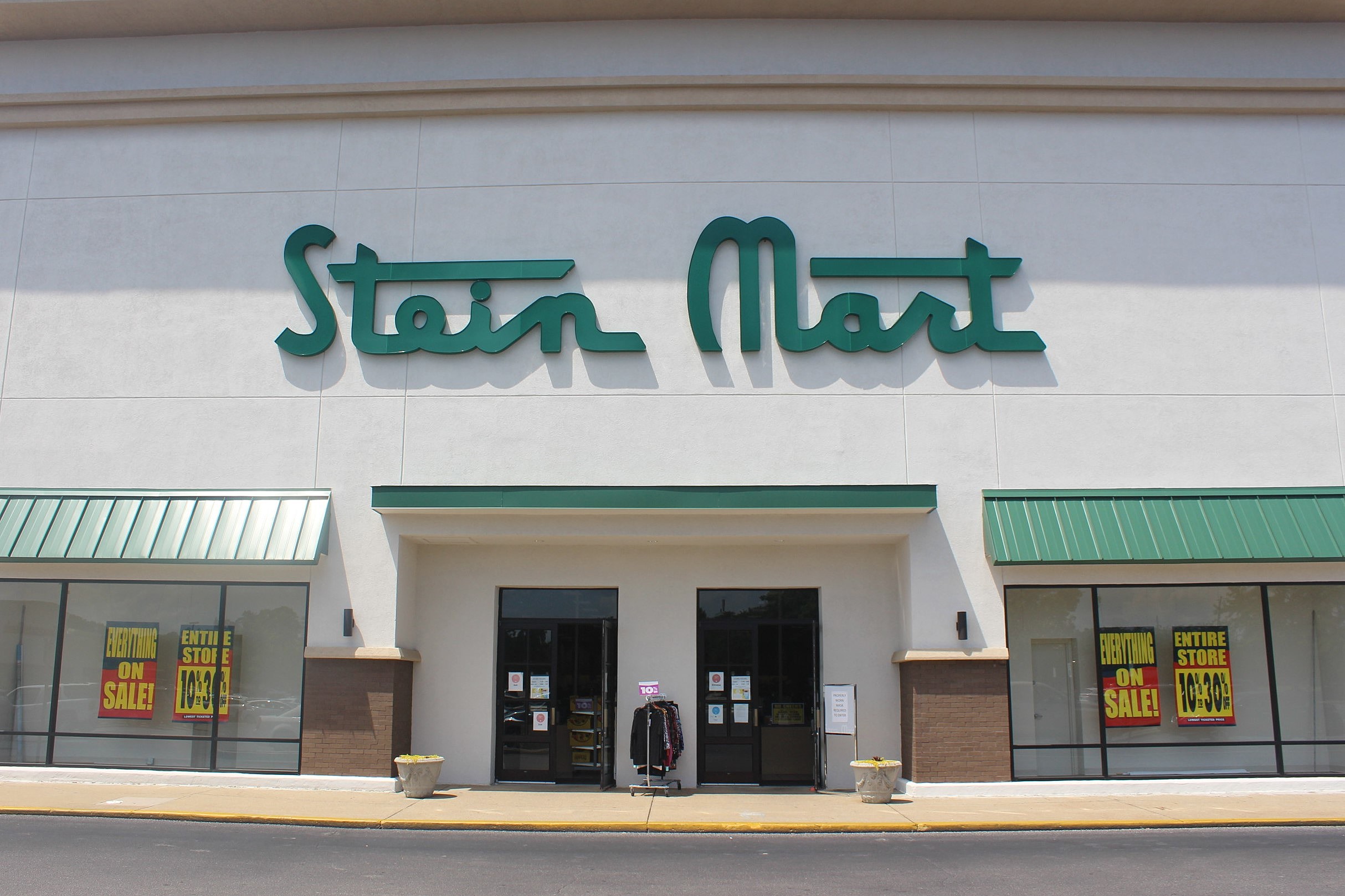 Stein Mart opens in Algonquin