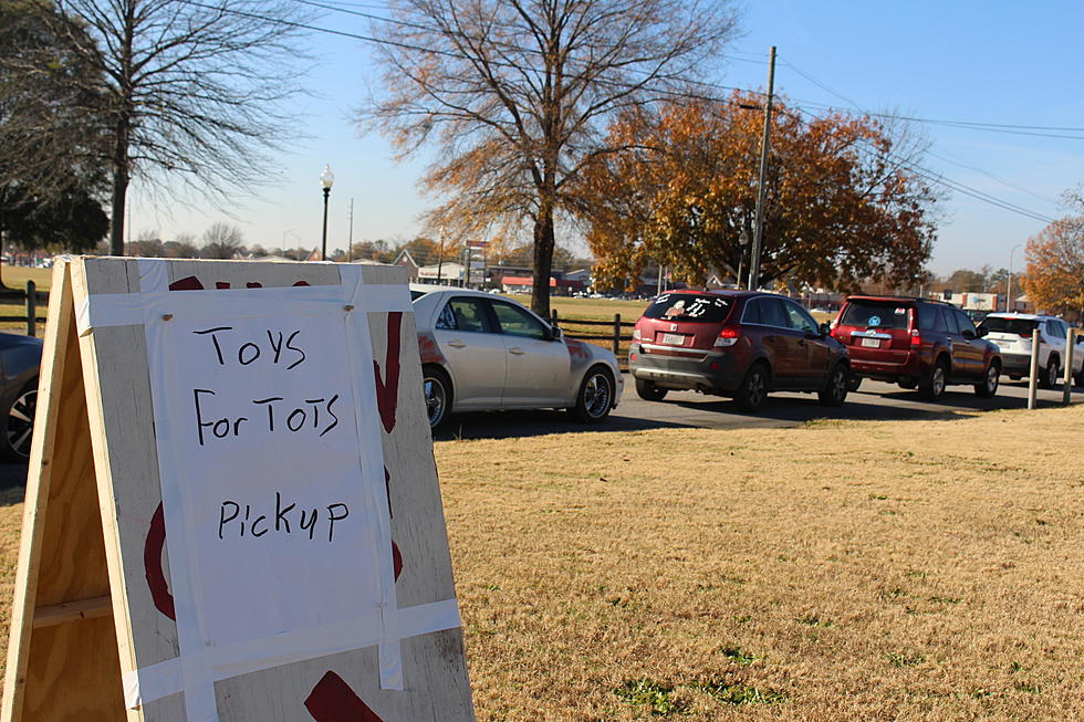 Thousands Line Up to Receive “Toys For Tots” in Tuscaloosa
