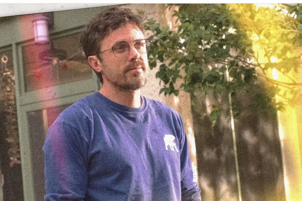Casey Affleck Sports &#8216;The Shirt Shop&#8217; Gear in New Movie