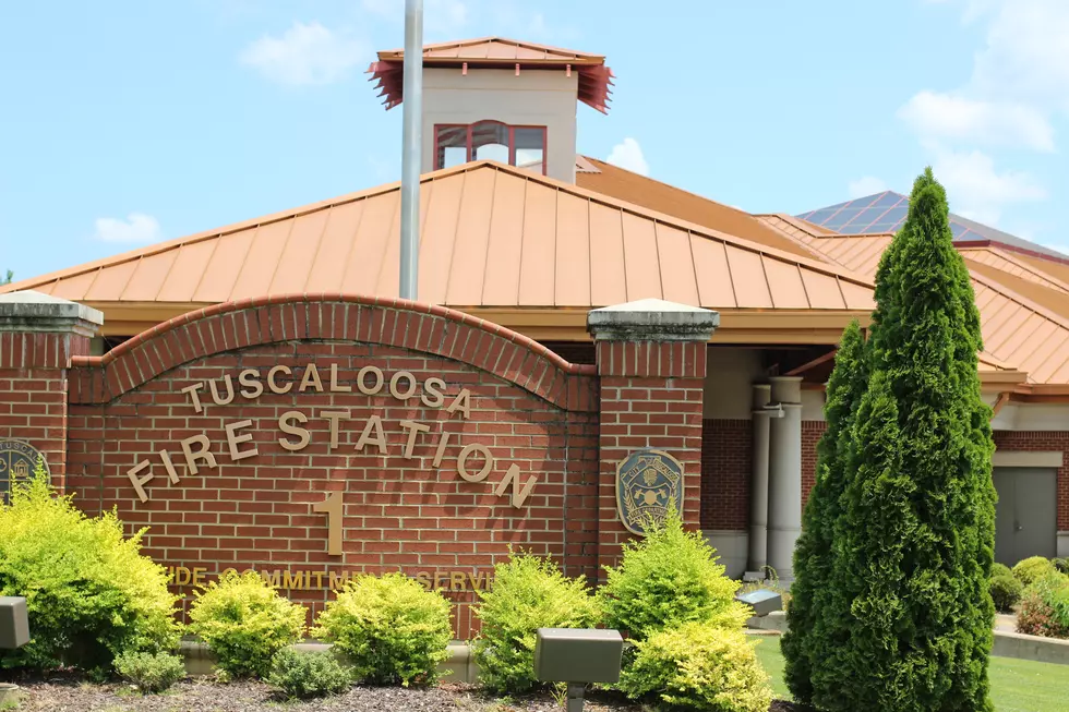 Santa Bringing Hot Cocoa and Cookies to Tuscaloosa Fire Station 1