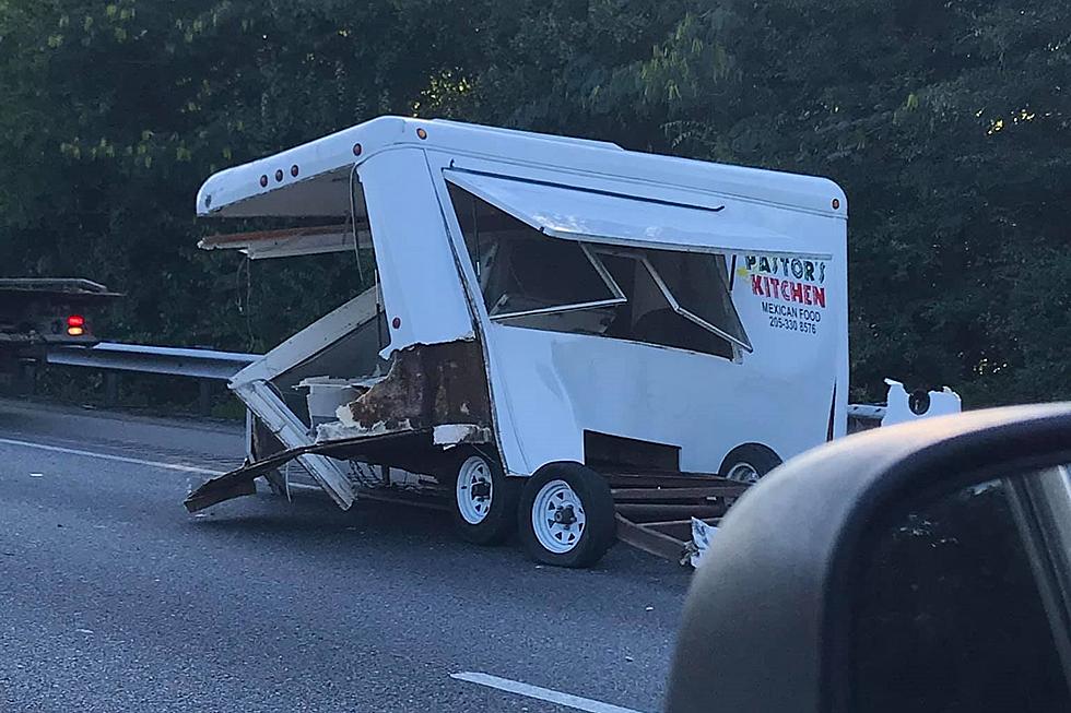 18-Wheeler Destroys Food Truck on Interstate 20/59 North of Tuscaloosa, Alabama