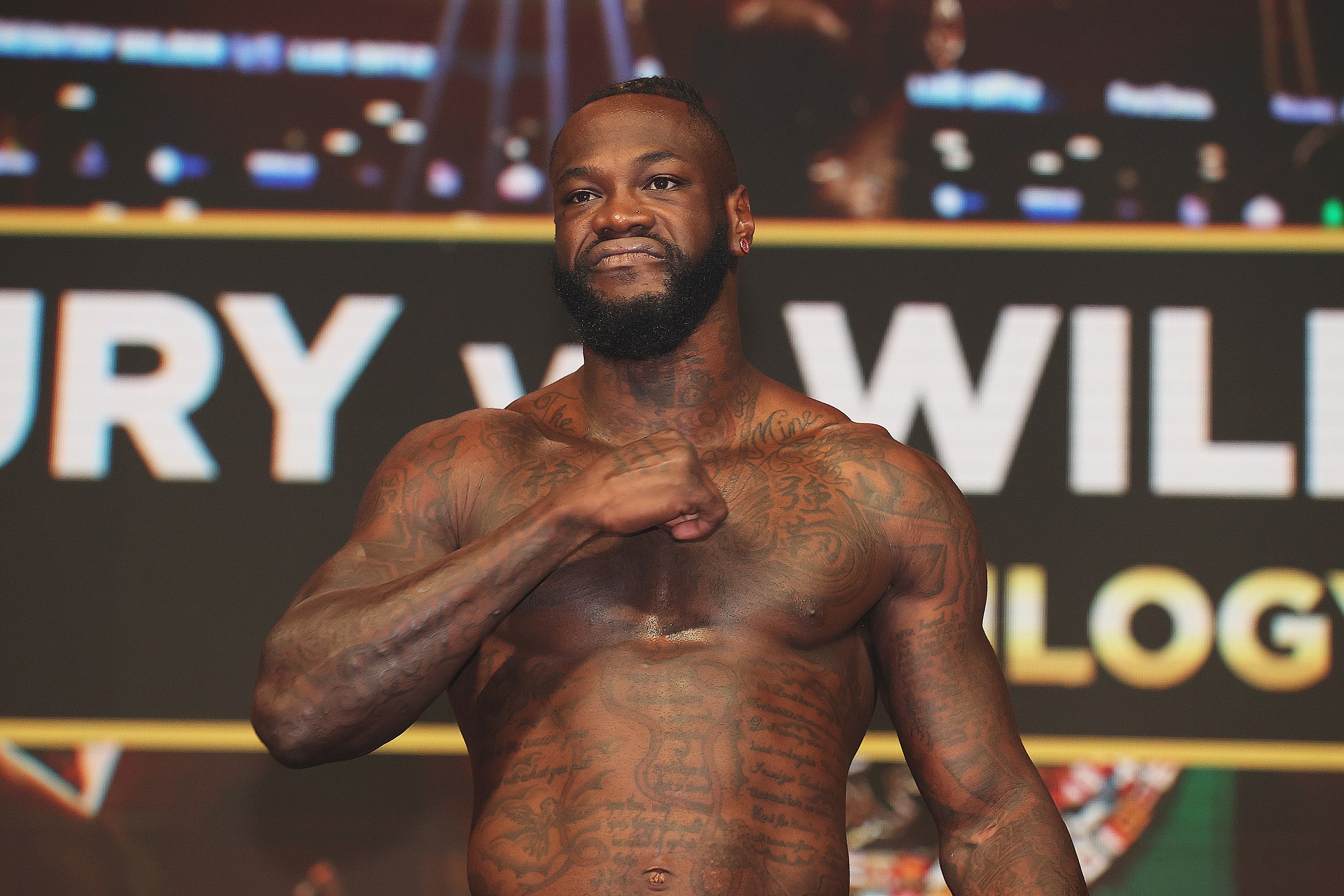 Wilder overcomes injury to stop Arreola, retain heavyweight title