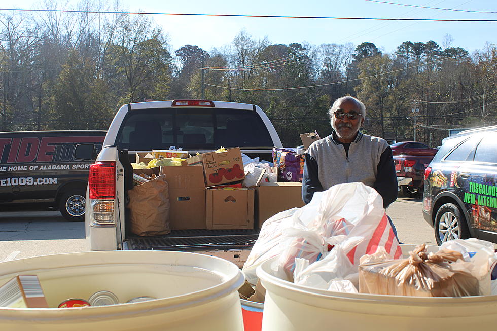 Tuscaloosa Gospel Station Collects 2,000 Pounds of Food For Holiday Donations