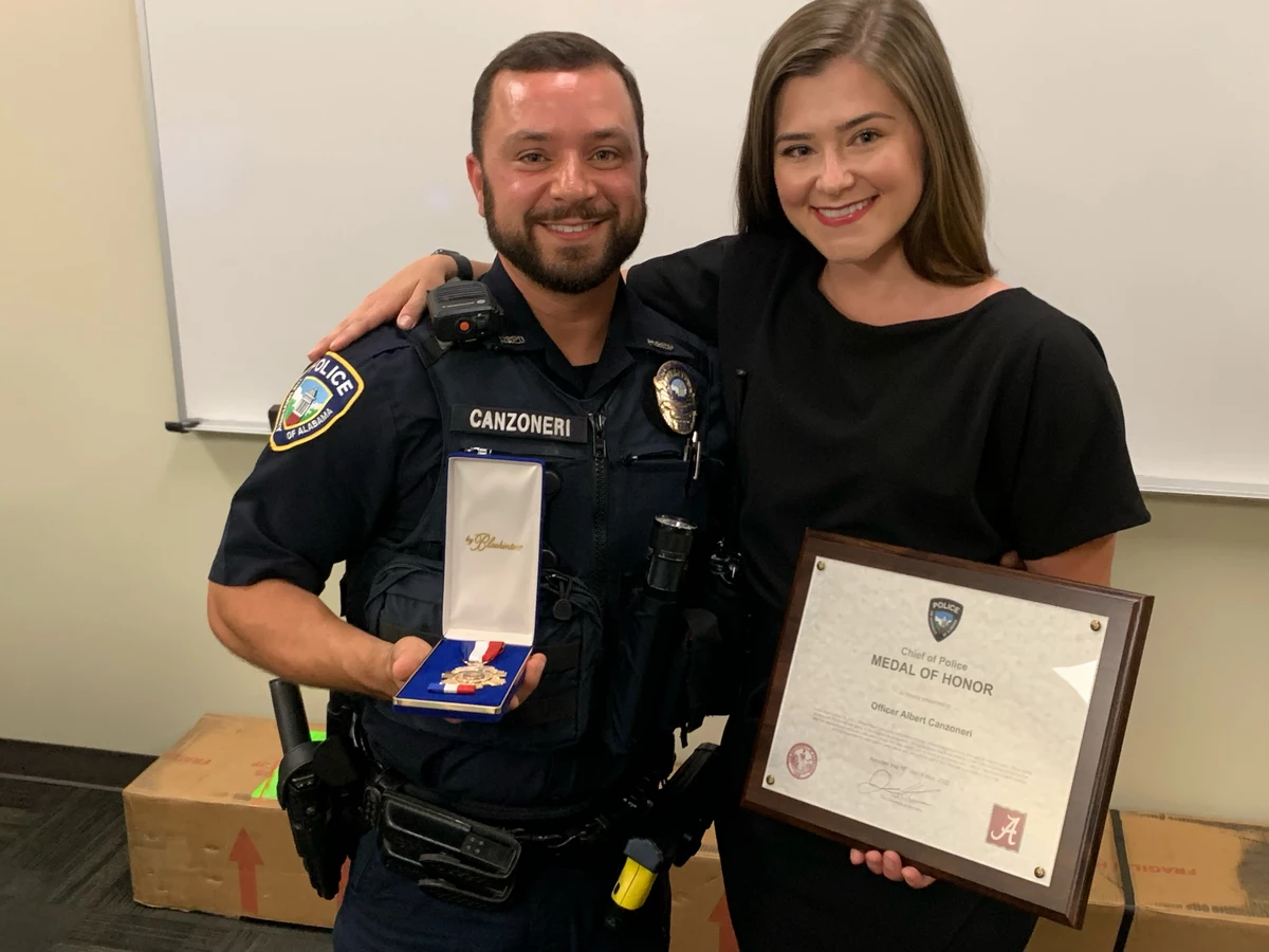University Of Alabama Police Officer Given Medal For Saving Woman 3673