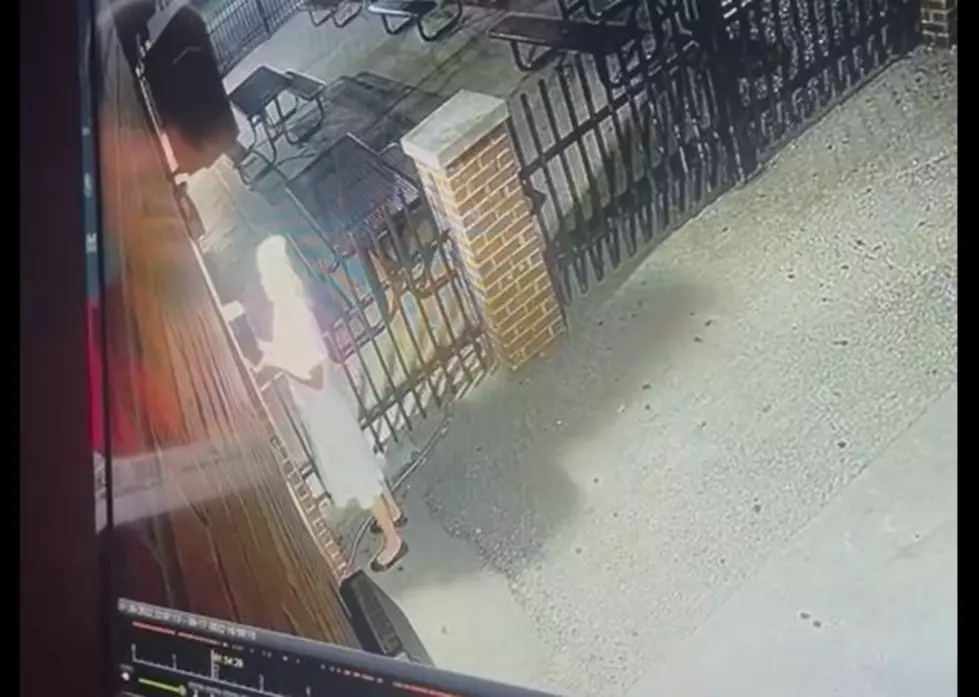 Woman Filmed Stealing Mailbox From One of Tuscaloosa’s Most Famous Bars