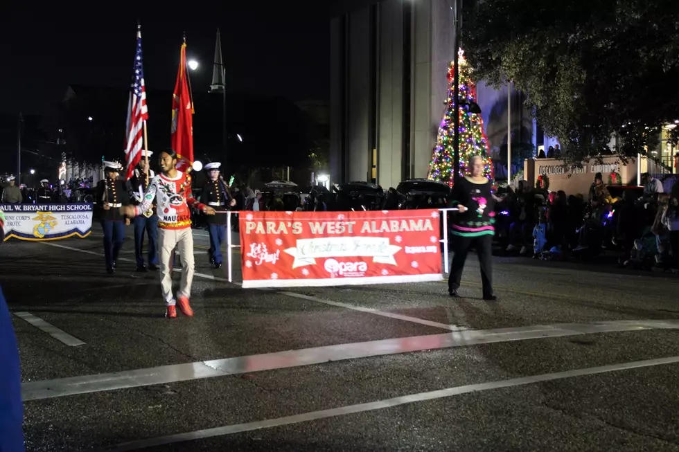 Crowds Brave Rain for Tuscaloosa's 46th Annual Christmas Parade