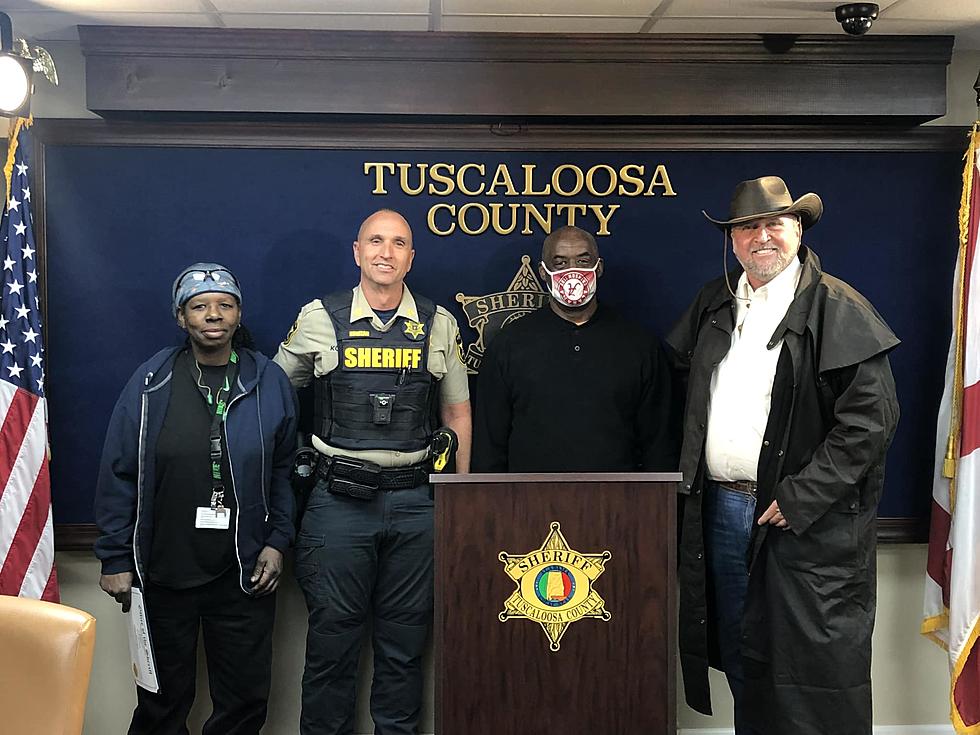 Tuscaloosa Sheriff Recognizes Citizens Who Helped Restrain Suspect Reaching for Deputy&#8217;s Gun
