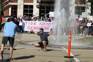 University of Alabama Students Peacefully Protest Gaza Conflict