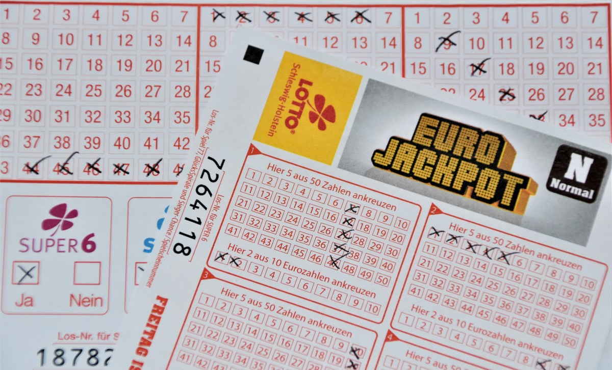 Millions On Line As Alabamians Seek Lottery Luck In Mississippi