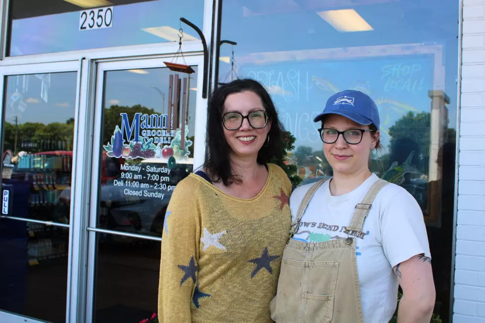 Anna Drennen, left, and Savannah Barder (Stephen Dethrage | Tuscaloosa Thread)