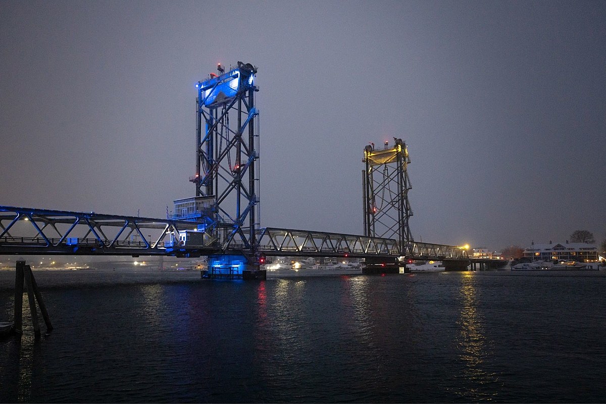 Portsmouth, NH Lights Bridge in Support of Ukraine